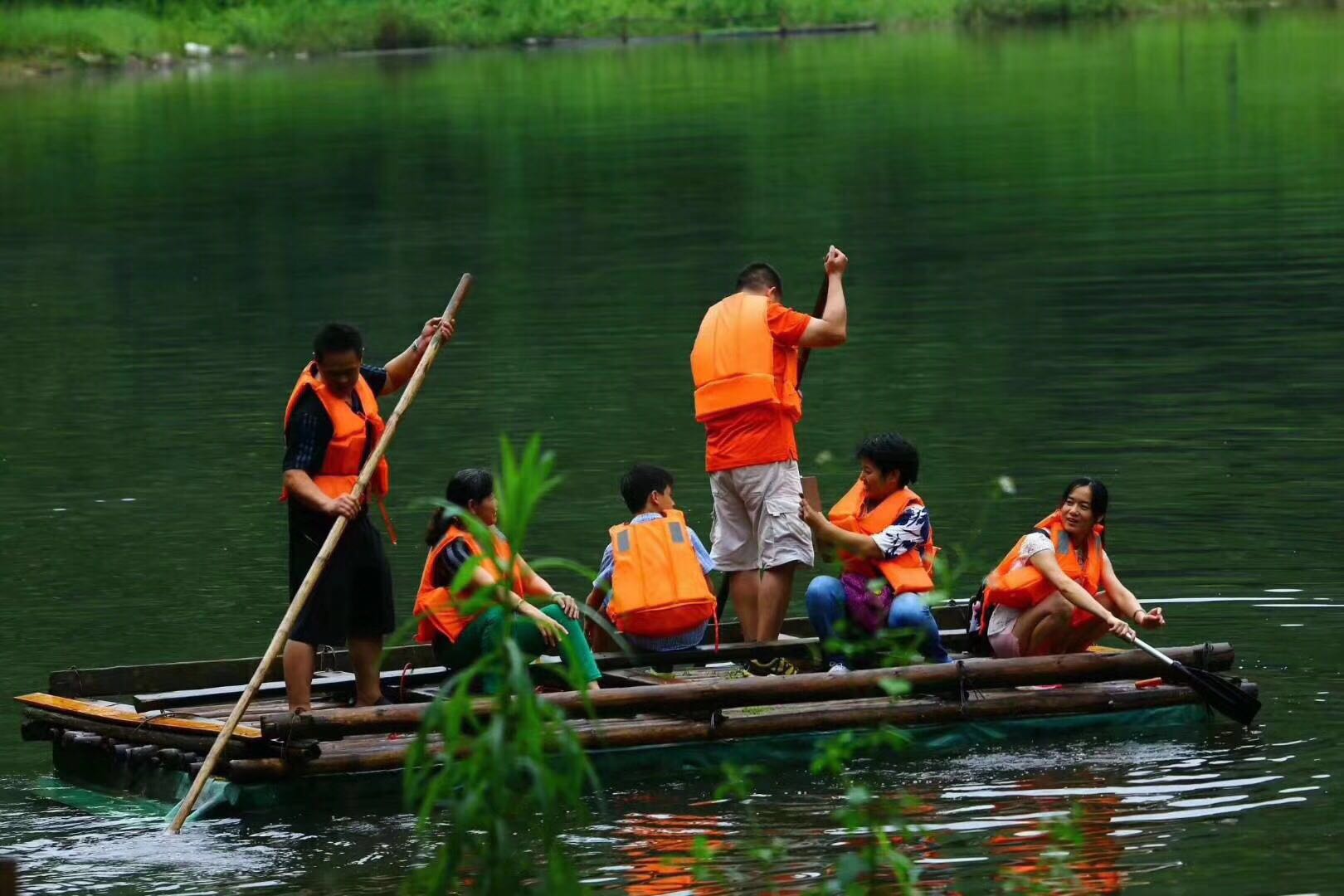 深圳团建农家乐--水上竹筏比赛